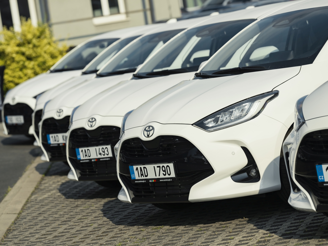 Toyota dodala 35 hybridních Yarisů české firmě ACCOM