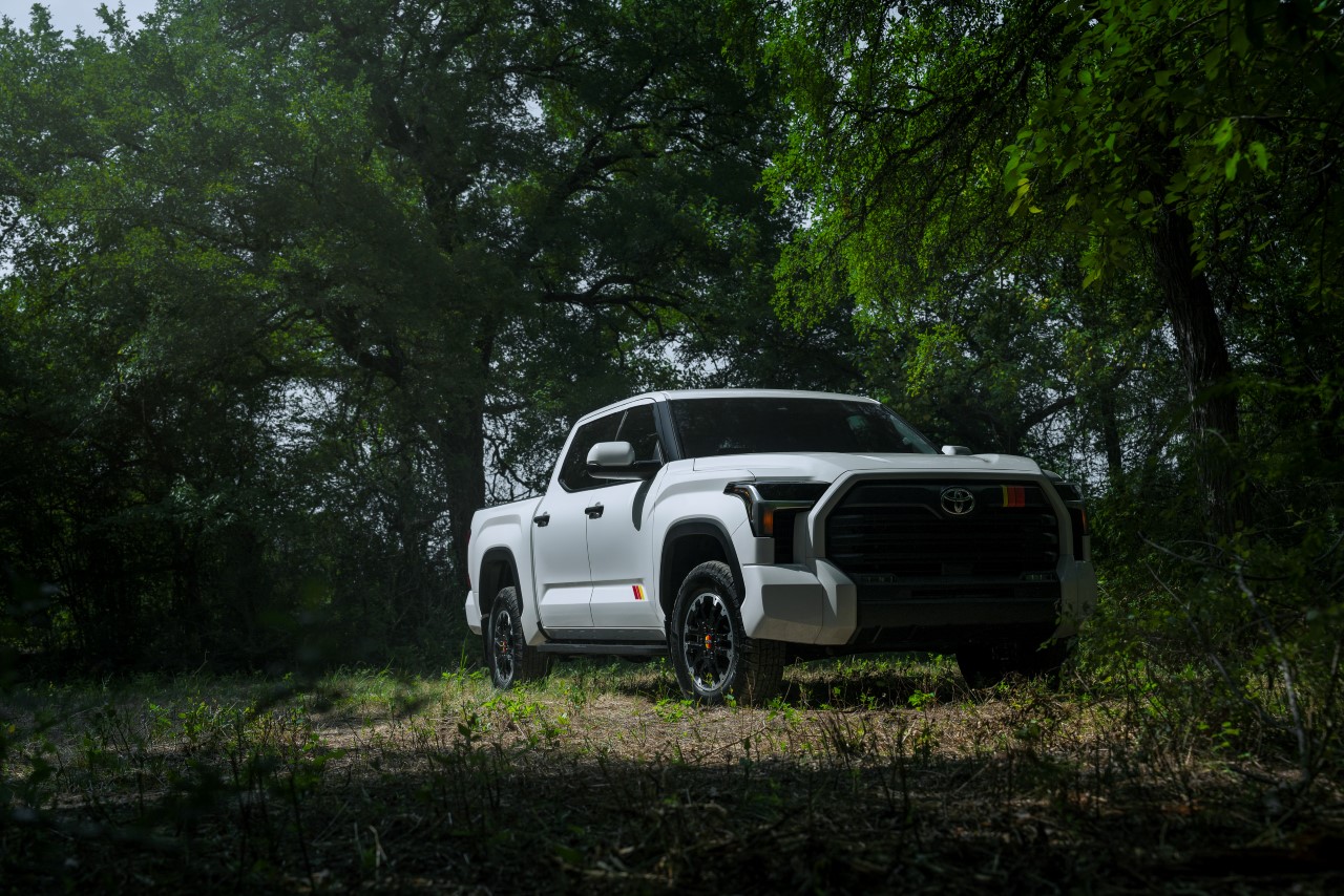 Toyota Tundra o prawdziwie rajdowym charakterze. Nowy pakiet TRD Rally dla największego pick-upa