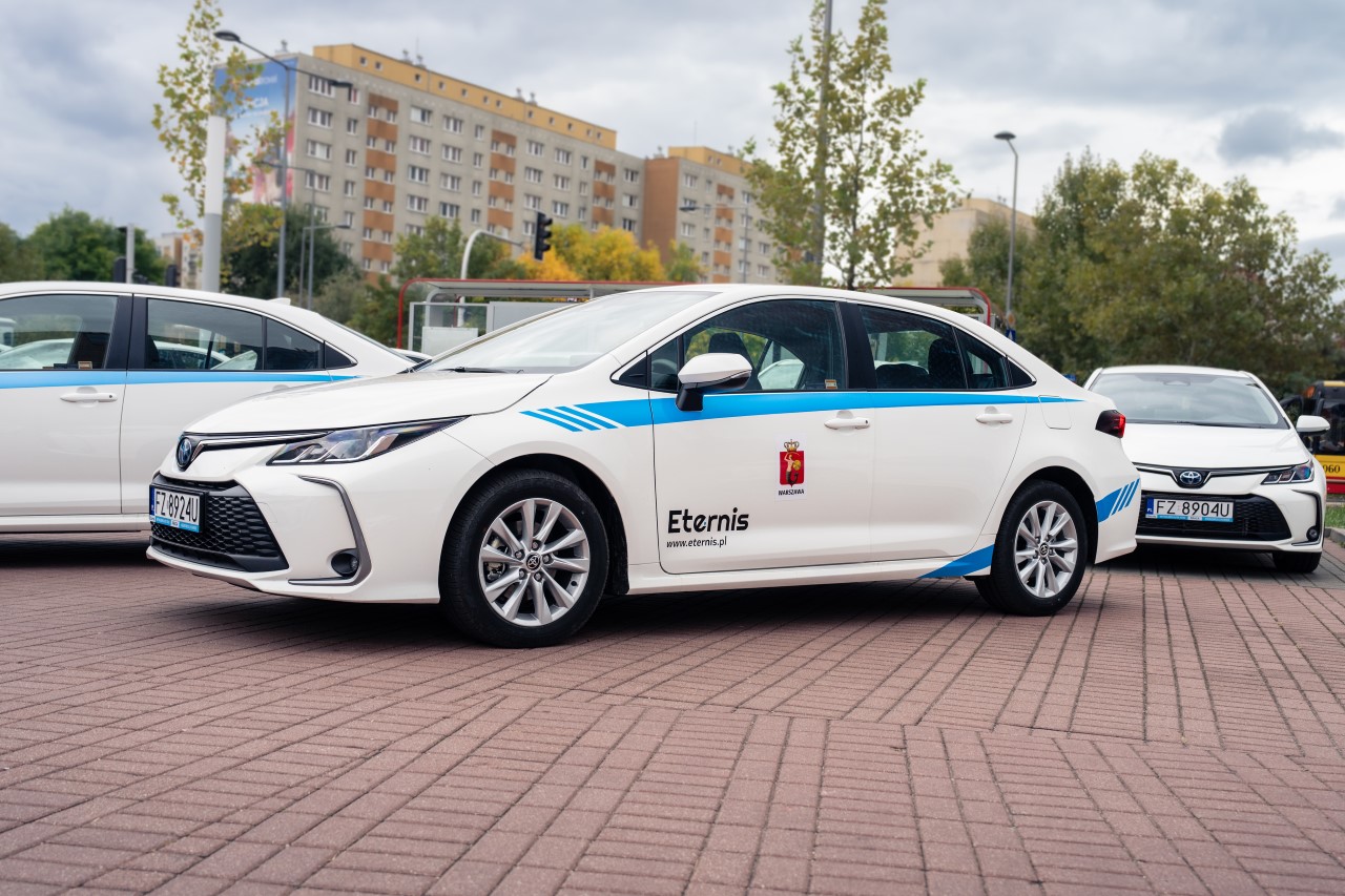 Hybrydowe Toyoty Corolle Sedan dołączają do floty firmy Eternis