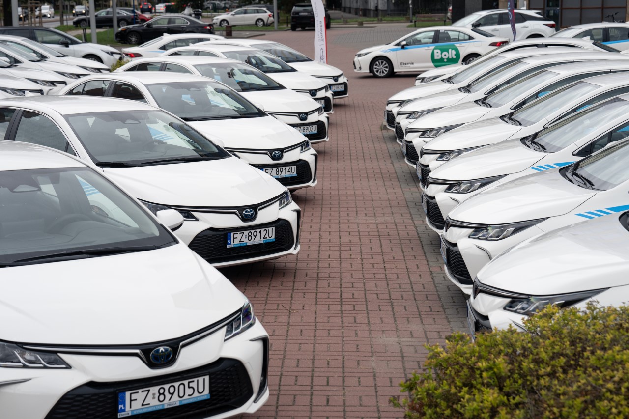 Hybrydowe Toyoty Corolle Sedan dołączają do floty firmy Eternis