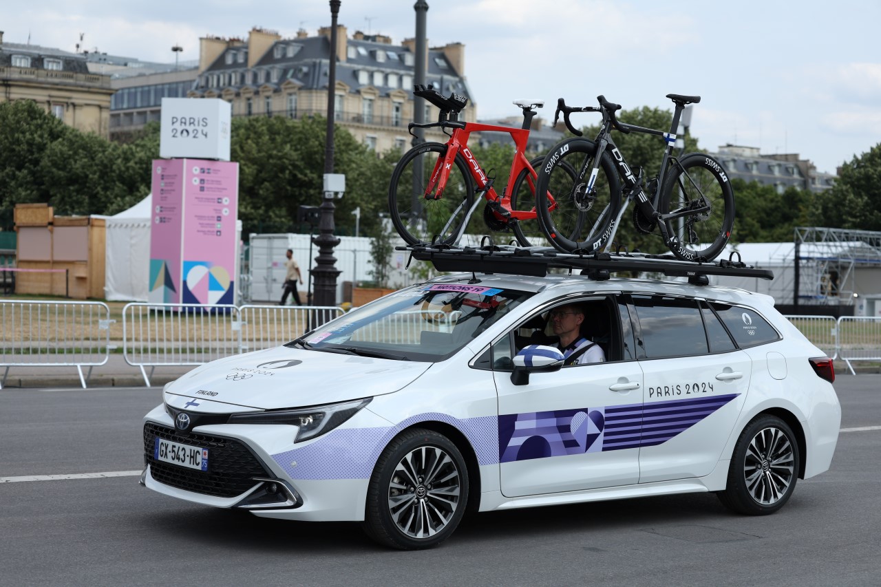 Apró figyelmességgel fokozza a kerékpárosok csapatok biztonságát a Toyota a 2024-es párizsi olimpiai és paralimpiai játékokon