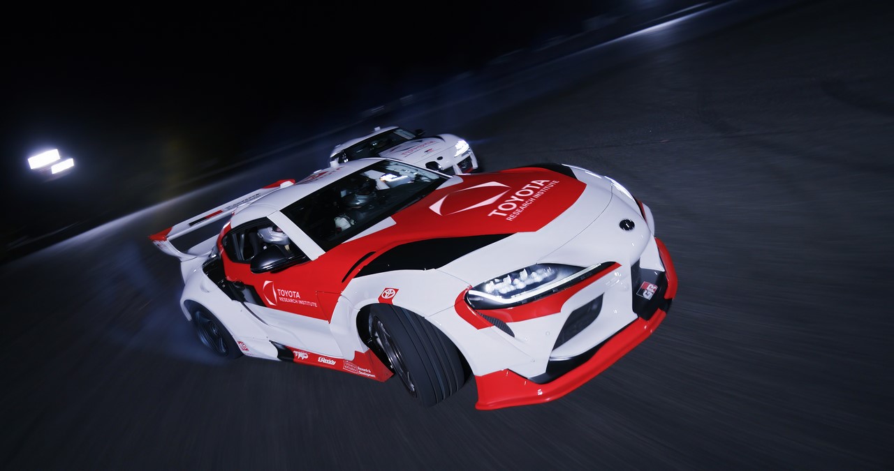 Przełomowe osiągnięcie Toyota Reaserch Institute i Stanford Engineering w autonomicznym driftingu w parach