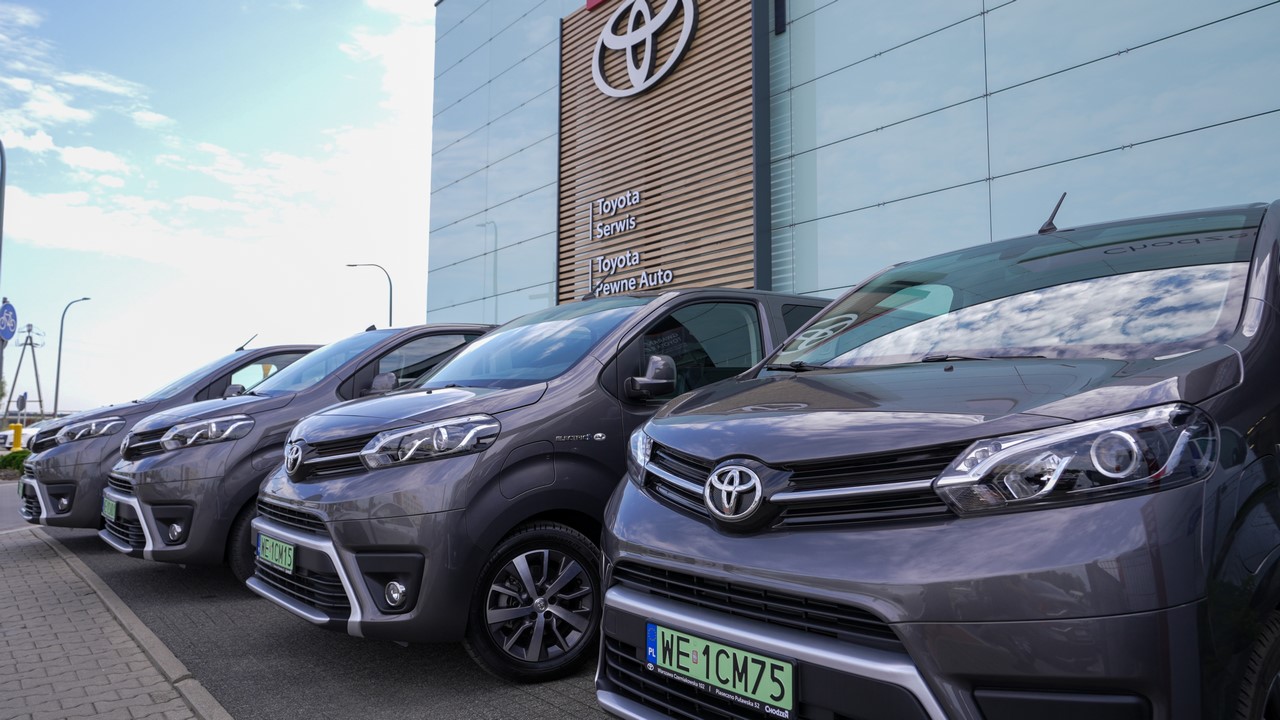 Elektryczne Toyoty PROACE dołączają do floty Sante