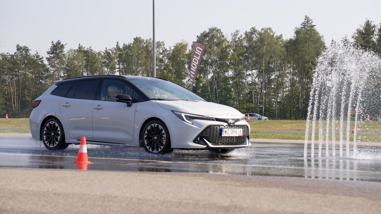 Ponad 100 hybrydowych Toyot dołącza do floty Recordati Polska