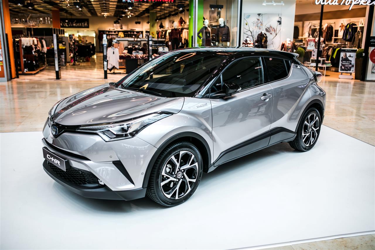 Toyota Motor Europe hlásí za rok 2016 historicky nejvyšší prodeje hybridních modelů a vozů značky Lexus