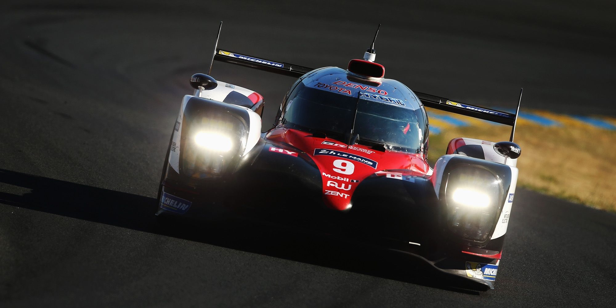 A NÜRBURGRINGEN KÖSZÖRÜLNÉ KI A LE MANS-I CSORBÁT A TOYOTA