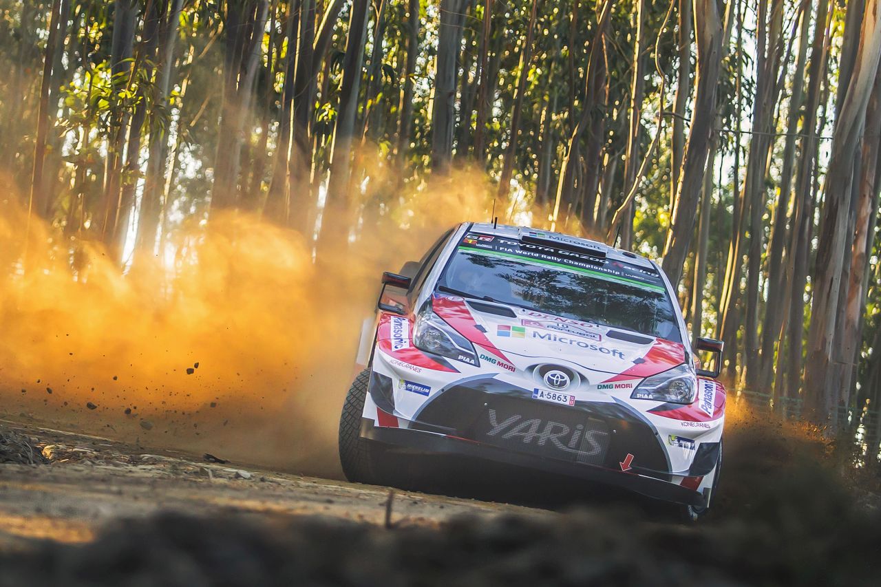 EZEN SÍRNI FOG A NEVETÉSTŐL – ELKÉPESZTŐEN VICCES VIDEÓKBAN MUTATKOZIK BE A TOYOTA RALLY CSAPATA