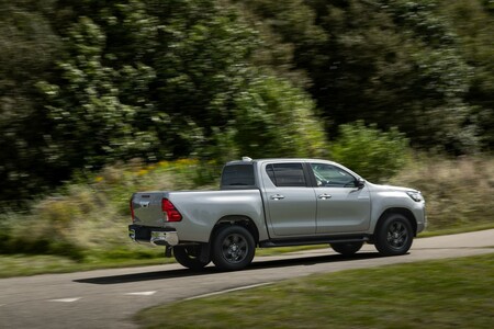 Toyota Hilux Mild-hybrid 48V  2024