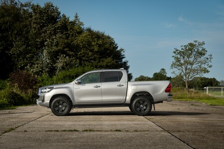 Toyota Hilux Mild-hybrid 48V  2024