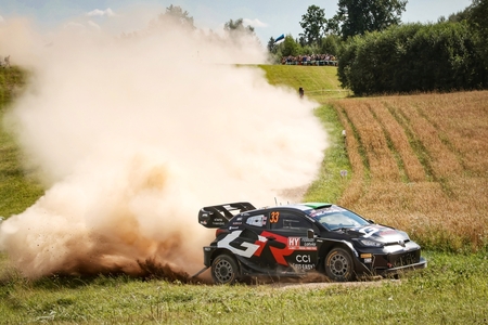 A Toyota múlt hétvégi sorozatban második dupla győzelmével megerősítette pozícióját a Rally Világbajnokságban